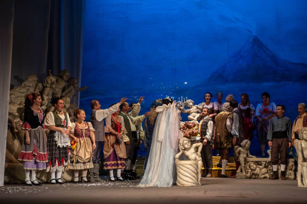 „Così Fan Tutte” de W.A. Mozart, pe scena Operei Brașov
