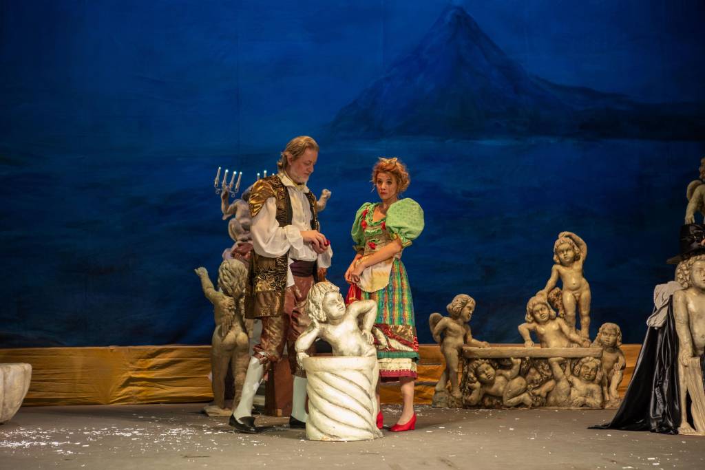 „Così Fan Tutte” de W.A. Mozart, pe scena Operei Brașov