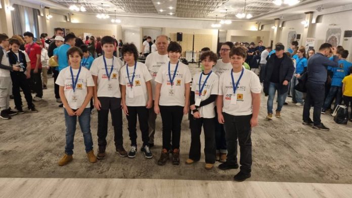 6 elevi din Brașov, calificați la naționala FIRST® LEGO® League Challenge cu un proiect care combină arheologia, AI-ul și robotica