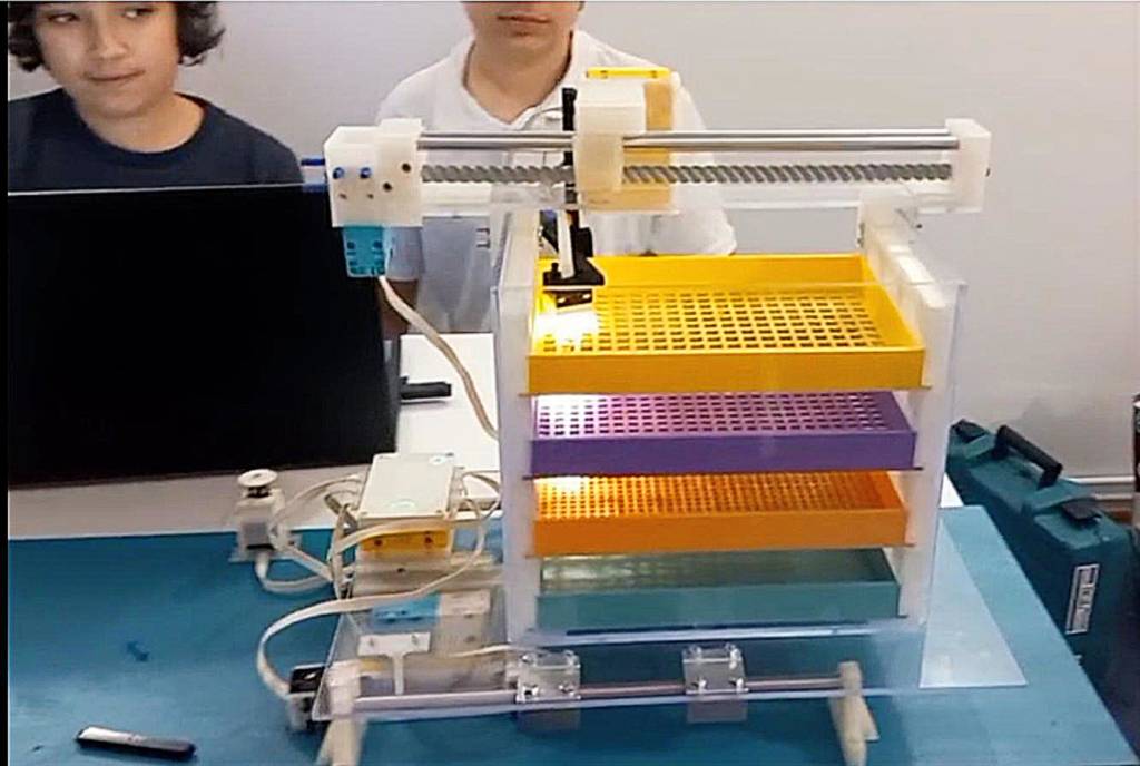 6 elevi din Brașov, calificați la naționala FIRST® LEGO® League Challenge cu un proiect care combină arheologia, AI-ul și robotica