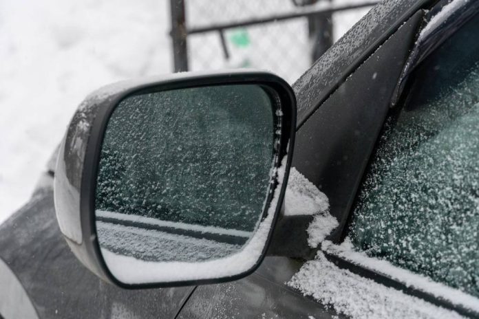 Se circulă în condiții de iarnă pe mai multe autostrăzi din țară
