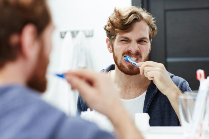 Sfat Expres: 5 alimente care ne îngălbenesc dinții