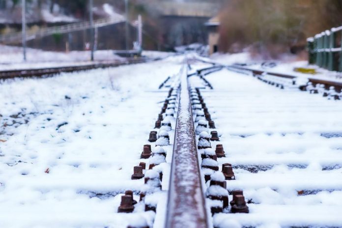 Din cauza vremii severe, suspendări masive de trenuri