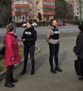 Polițiștii brașoveni, în cartierele Astra, Noua și Răcădău, pentru prevenirea înșelăciunilor și creșterea siguranței publice (VIDEO)