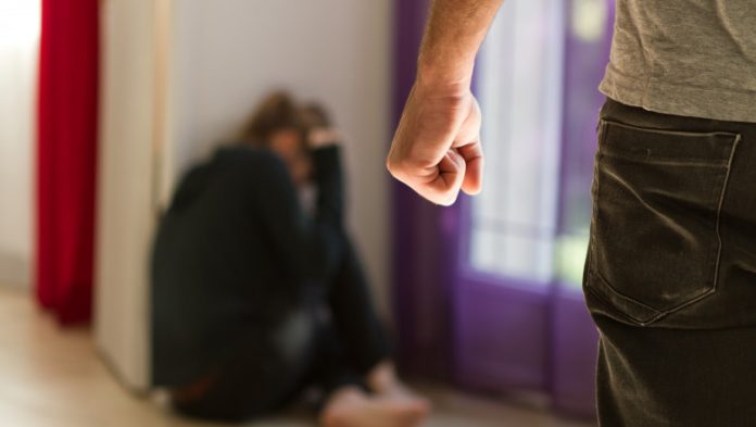Peste 4.000 de fapte penale de violență domestică în România în prima lună din 2026 