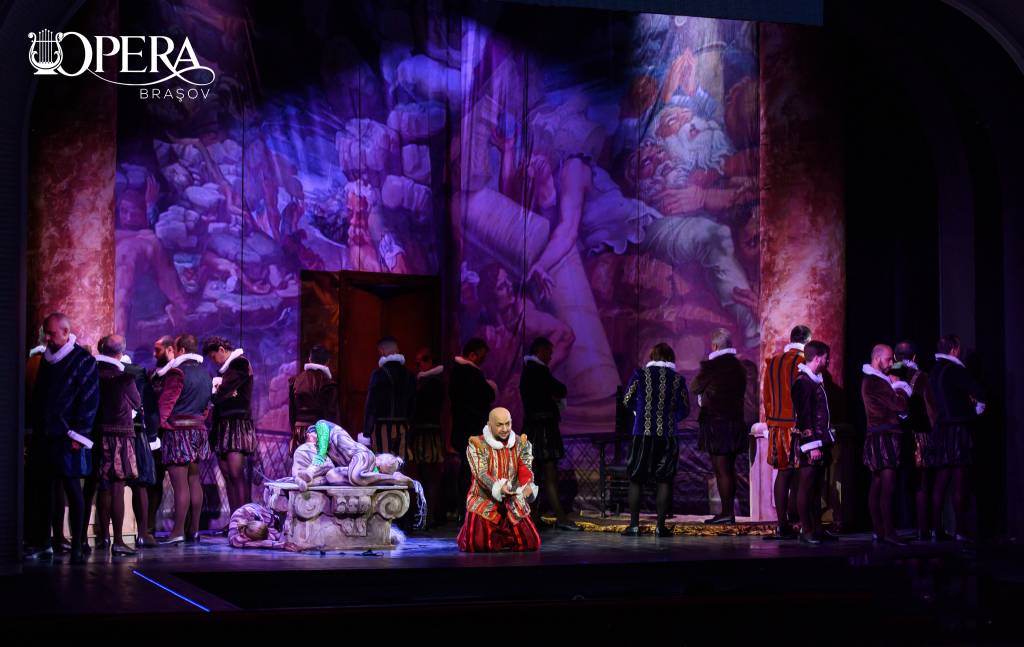 „Rigoletto”, la 175 de ani de la premiera mondială, în două reprezentații, la sfârșitul săptămânii, pe scena Operei Brașov 