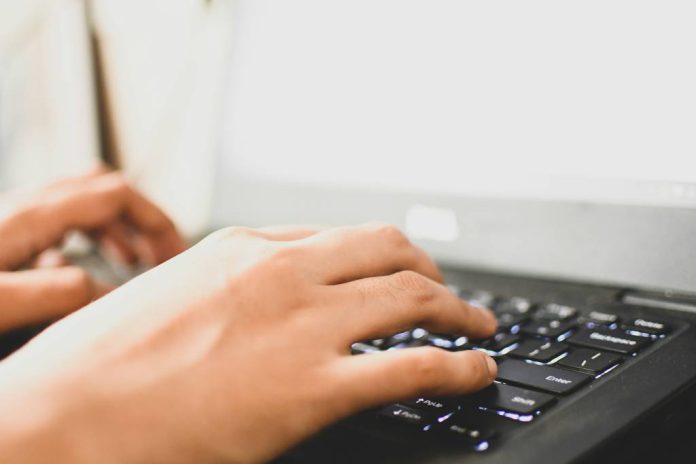 Dosar penal la Brașov: fals și fraudă informatică pentru obținerea unui credit