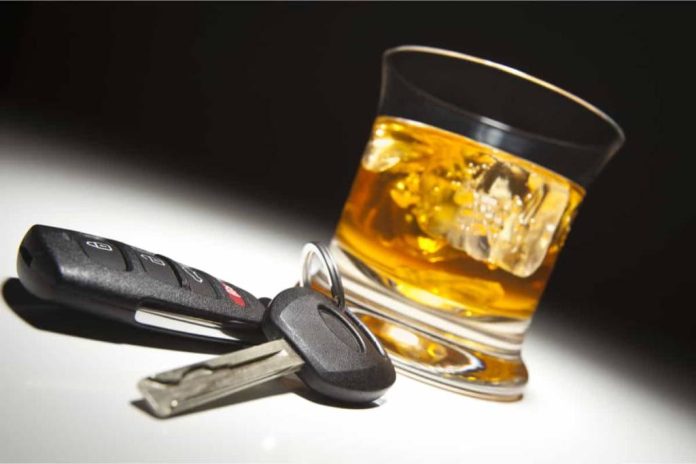 Doi șoferi prinși băuți la volan în Brașov; unul dintre ei a provocat un accident și a avariat două mașini