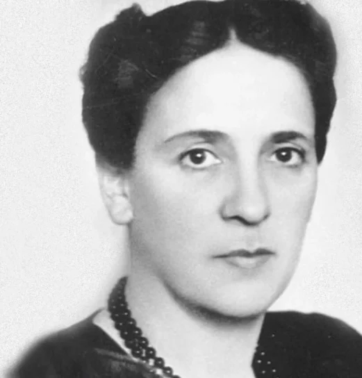 Simboluri: O brașoveancă, ochii medicinei românești