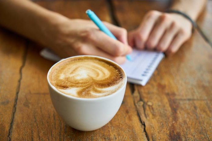 Cafeaua deshidratează sau nu? Adevărul despre un mit popular