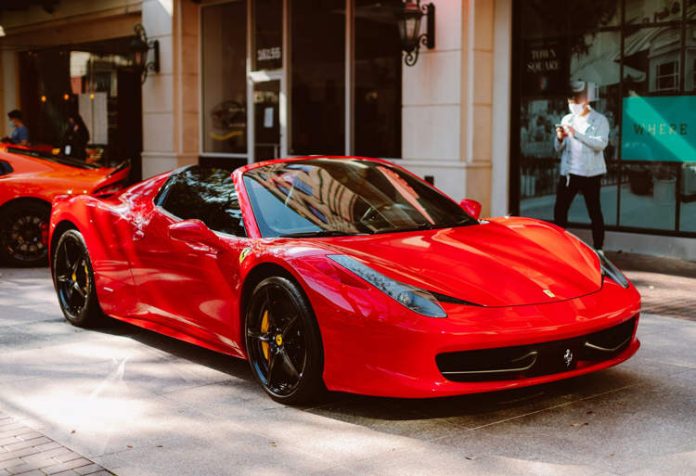 „Om al străzii” prins la volanul unui Ferrari de 250.000 de dolari