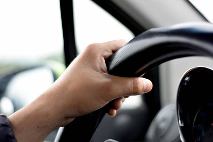 Cursuri gratuite de conducere defensivă la Brașov, în campania „Viața e a Ta” a Academiei Titi Aur