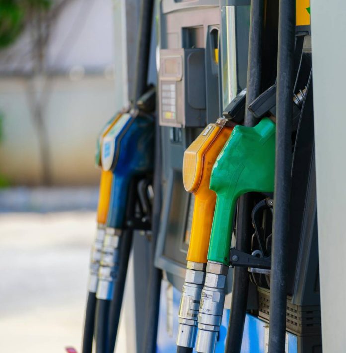 Carburanții se scumpesc din nou: motorina trece de 9 lei/l, iar benzina depășește 8,5 lei/l, în unele stații