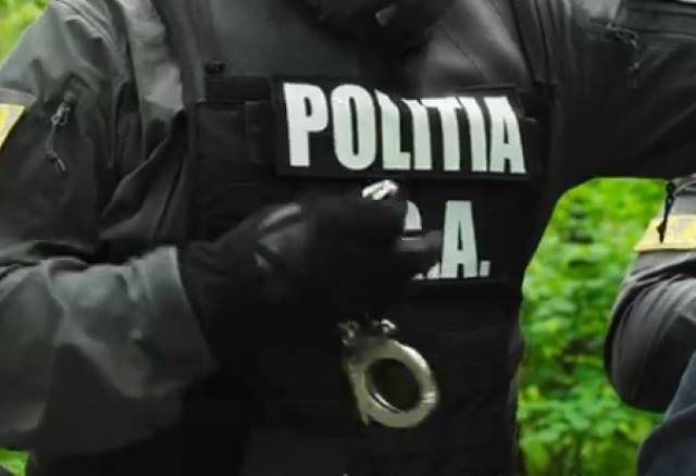 Poza pentru articolul Percheziții la Brașov. Polițist cercetat pentru luare de mită