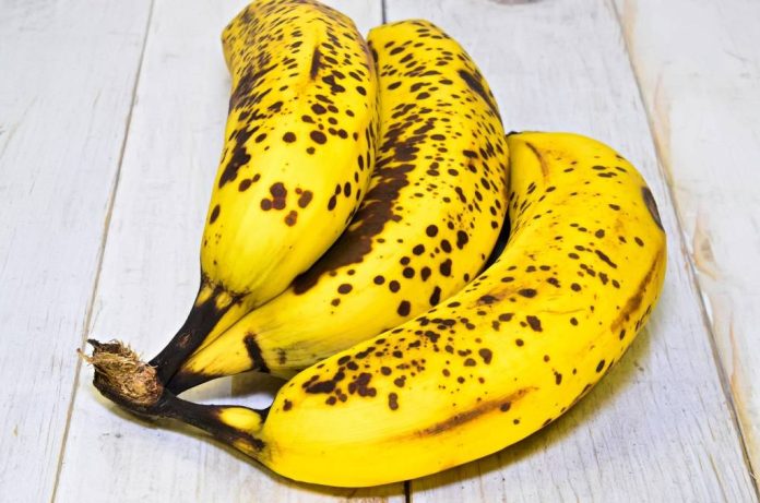 Cum să păstrezi bananele proaspete mai mult timp și cum să încetinești coacerea lor