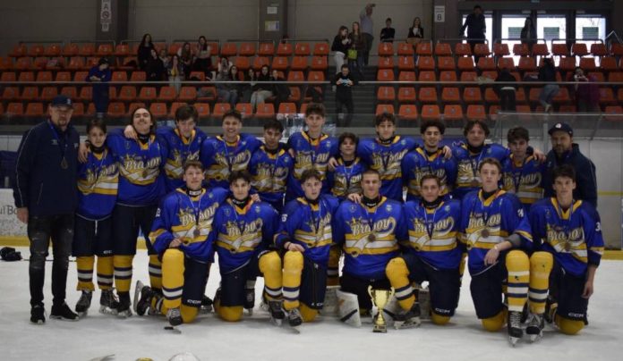 Corona Brașov, bronz în Campionatul Național U20 de hochei