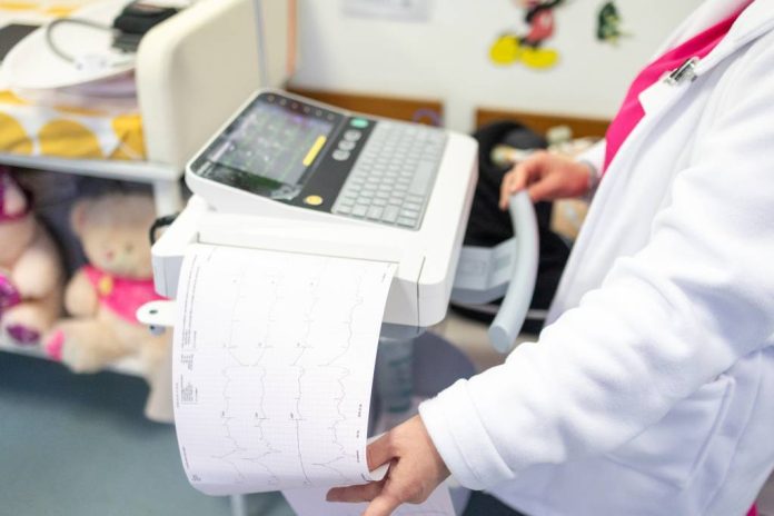 60 de cabinete de medicină de familie din zone dezavantajate vor fi dotate cu aparatură medicală modernă