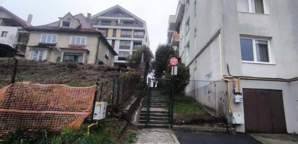 Două simboluri ale Brașovului care se degradează în tăcere: Cetățuia și Strada Sforii – Anatomia unui eșec administrativ