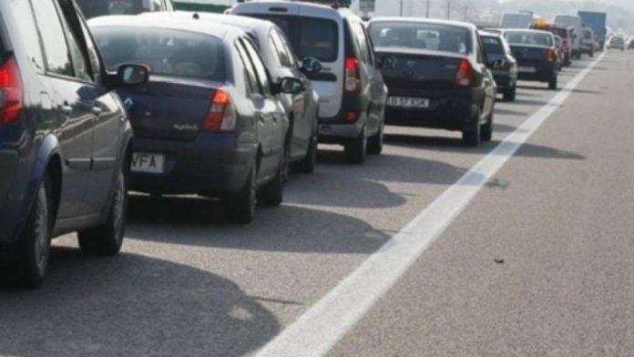 Situația traficului pe principalele artere rutiere. Coloană de mașini pe DN 1 Ploiești - Brașov