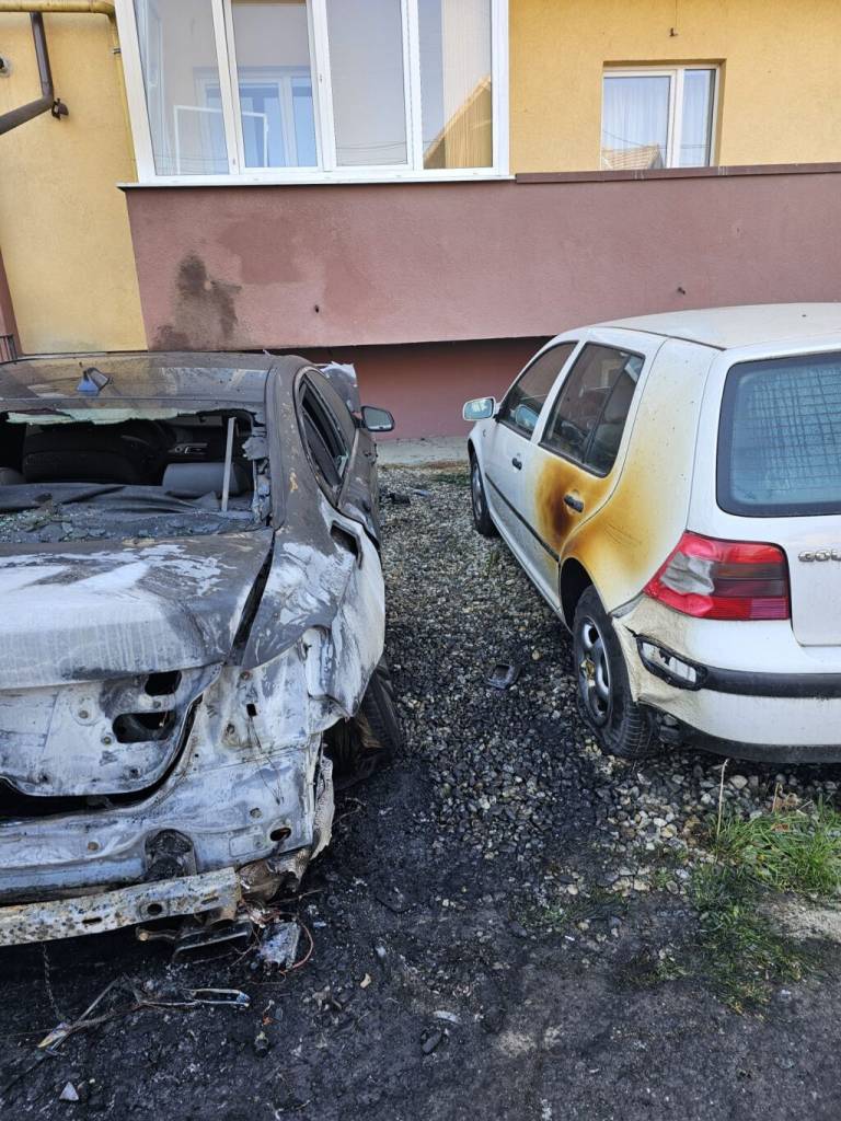 Poza pentru articolul Trei bărbați, reținuți pentru incendierea premediată a unei mașini în Făgăraș