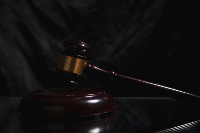 Un bărbat din Săcele a fost arestat preventiv pentru 30 de zile, după ce și-a agresat partenera