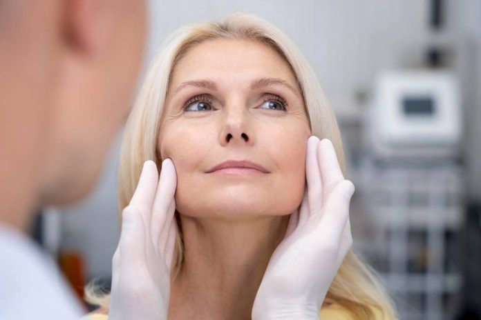(P) Liftingul Facial Pentru Îmbunătățirea Conturului Și Elasticității