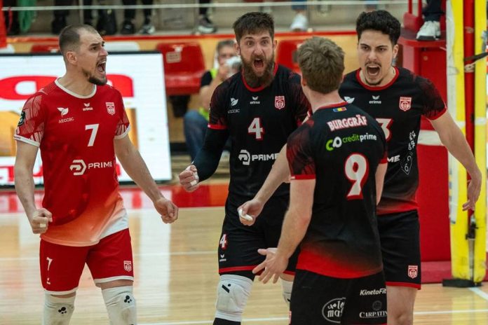 Volei masculin: Arcada Galați și Dinamo, la egalitate în finala mare a Diviziei A1. Titlul de decide la București