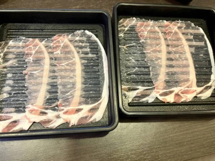 Un restaurant japonez a devenit viral pentru feliile sale de carne de porc transparente