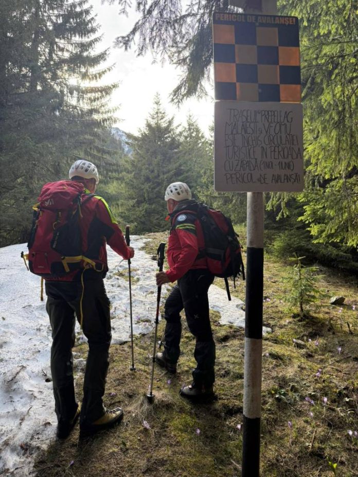 Intervenție Salvamont în Munții Bucegi: Două persoane cu hipotermie, salvate din zona Poiana Prepeleag