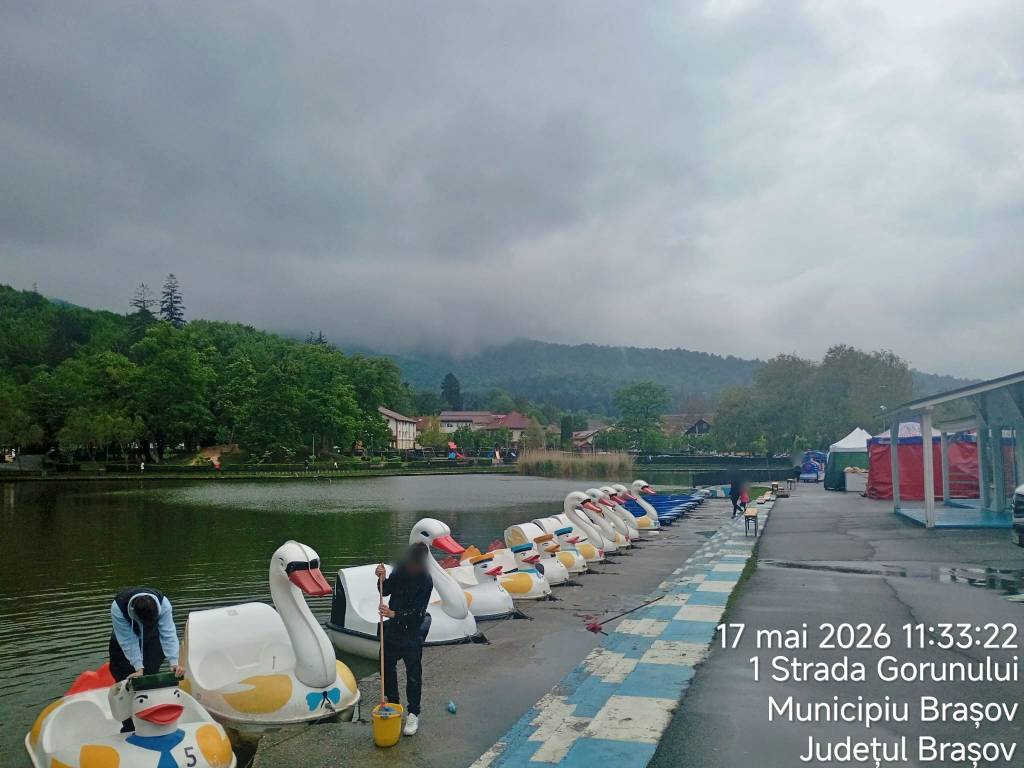 Festivalul de Plăcinte și Căpșuni de la Lacul Noua, închis de autorități după mai multe nereguli