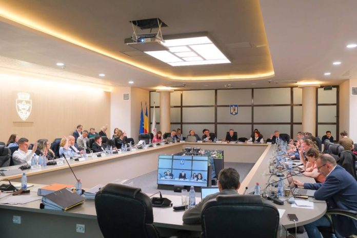 Diminuat cu aproximativ 25% față de acum doi ani: Bugetul Brașovului votat după o dezbatere de fațadă