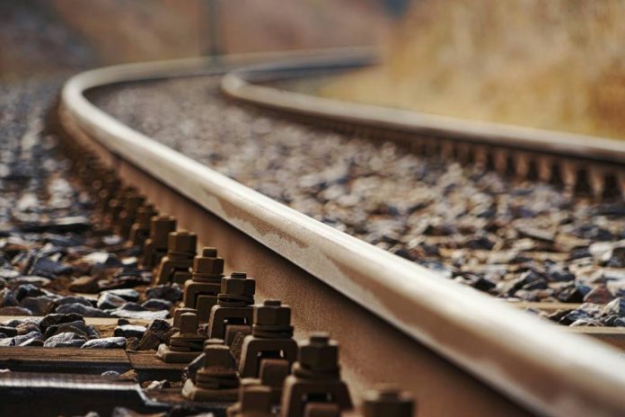 Întârzieri de până la trei ore pe ruta feroviară Brașov - București după o defecțiune la un tren privat