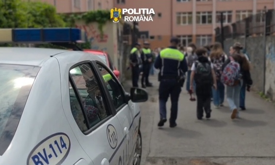 Polițiștii brașoveni au desfășurat controale în zona Școlii Gimnaziale nr. 27 (VIDEO)