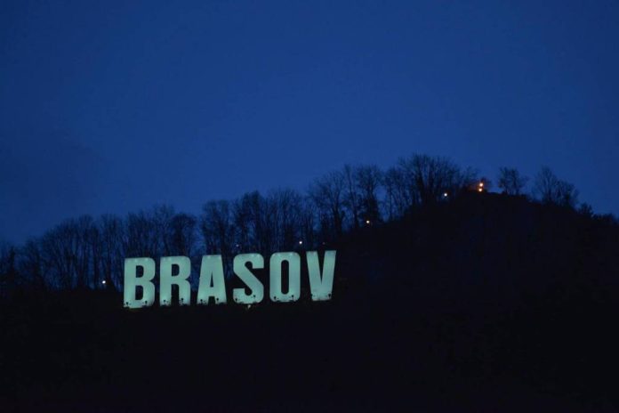 Brașovul se colorează în turcoaz pentru conștientizarea bolii Batten