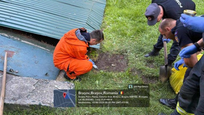 Aproape un kilogram de mercur abandonat, colectat de pe un teren din Brașov