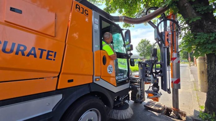 Compania Apa Brașov curăță gurile de scurgere în cartierele Bartolomeu și Noua