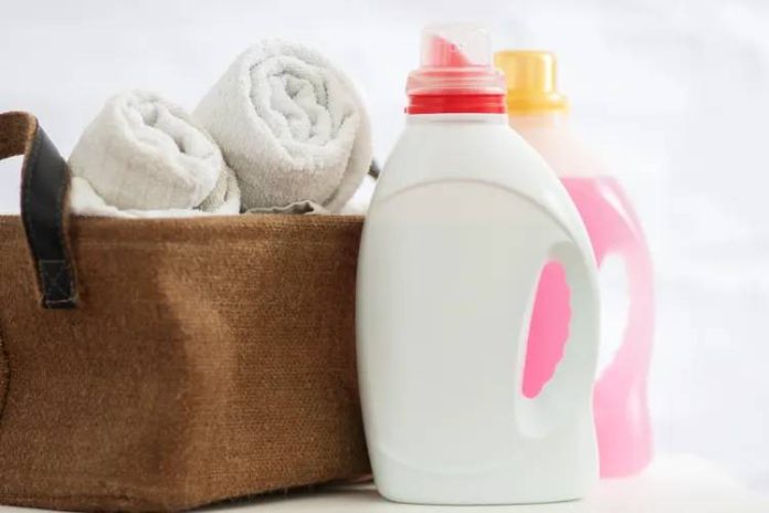 În afară de haine: Opt lucruri pe care le poți curăța cu detergent de rufe