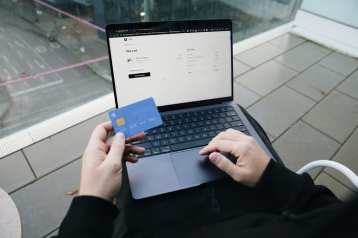 „Site-urile de dopamină” din Coreea de Sud: Cum funcționează shoppingul online fals?