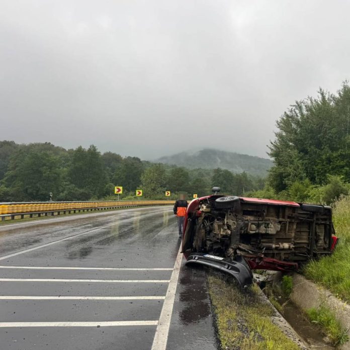 Cinci persoane rănite în urma unui accident pe DN 1, în zona Perșani. Traficul se desfășoară alternativ