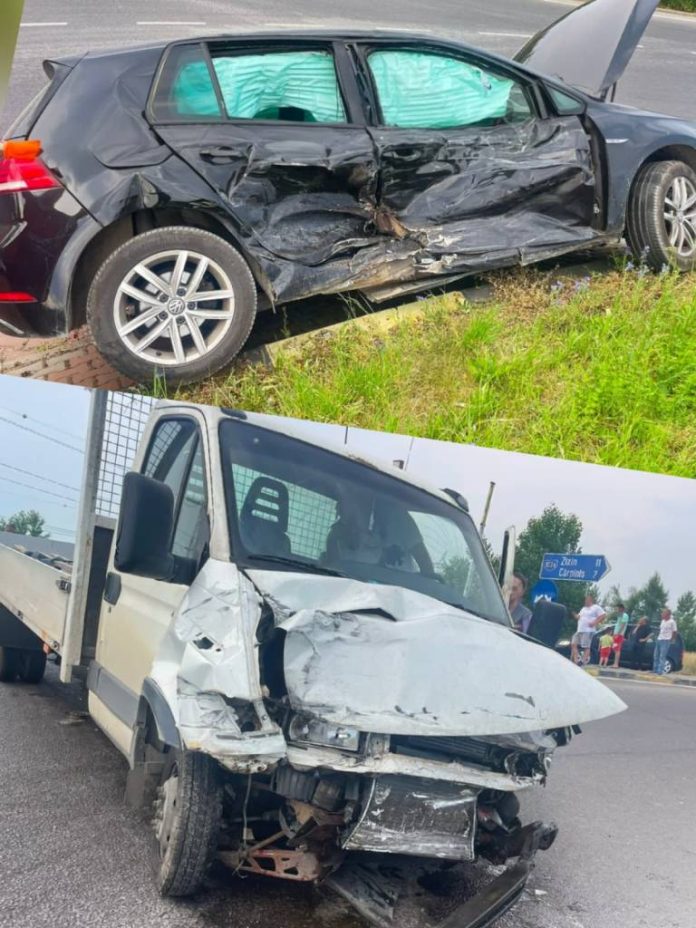 Accident pe VO1K: O autoutilitară a pătruns pe contrasens și a lovit un autoturism