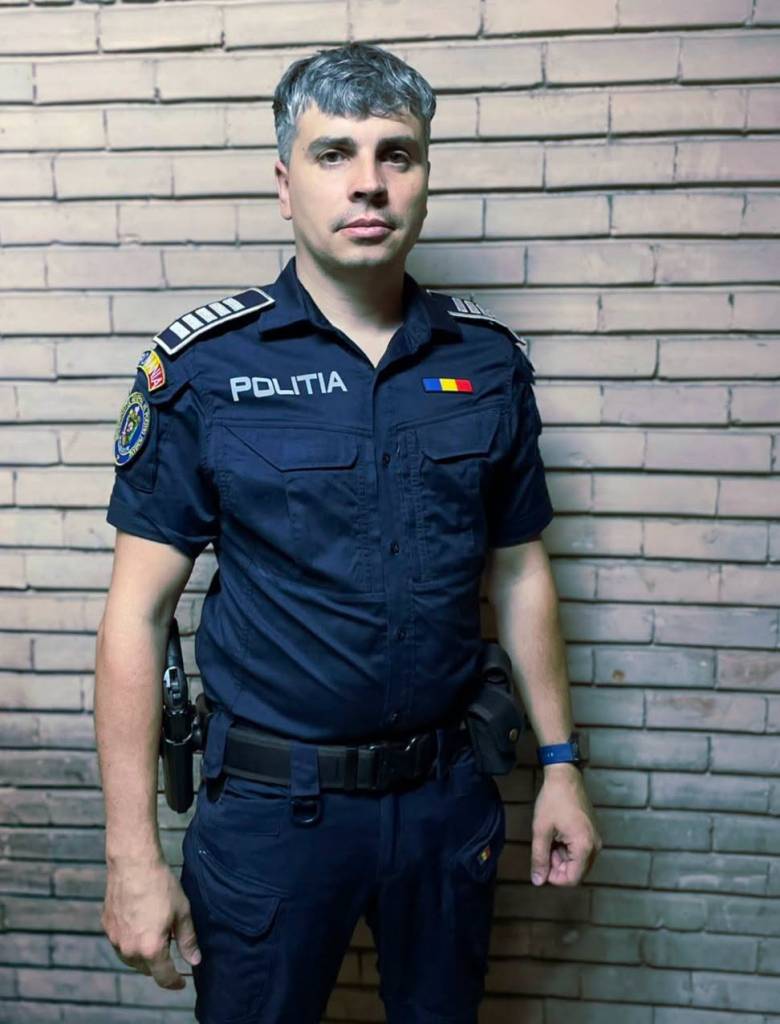 Polițistul brașovean care sfidează moartea pentru a salva o bătrână