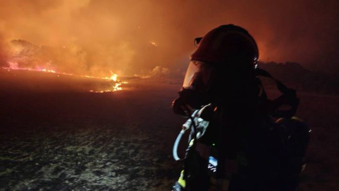 România prelungește misiunea pompierilor în Franța. Un nou contingent va interveni la incendiile de vegetație