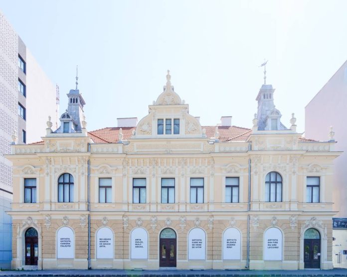 Proverbe românești, zicale și pilde consacrate, reinterpretate de grupul Aproximativ 28, în noua expoziție Window Art a Muzeului de Artă Brașov