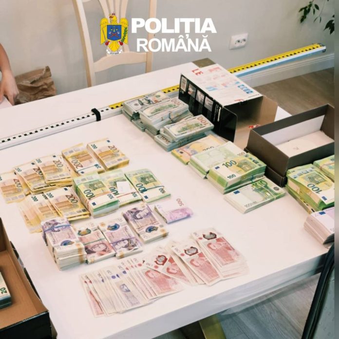 Doi bărbați din județul Brașov, cercetați pentru înșelăciune și spălare de bani în dosarul cu imobile fictive