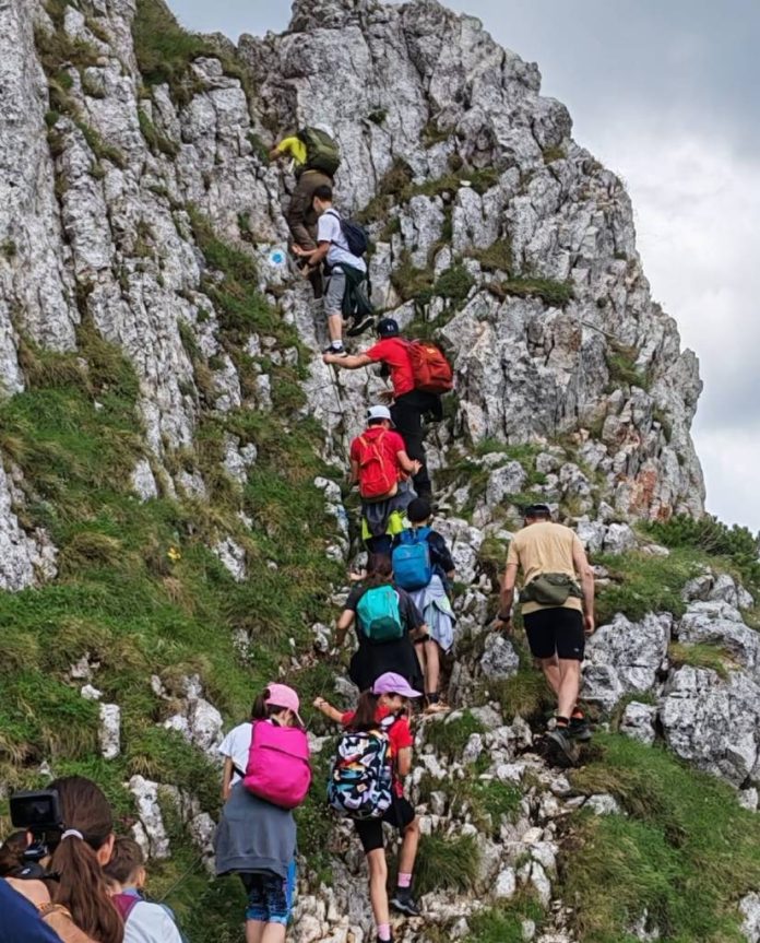 Elevi din Zărnești au participat la „Youth at the Top” 2026, în Parcul Național Piatra Craiului