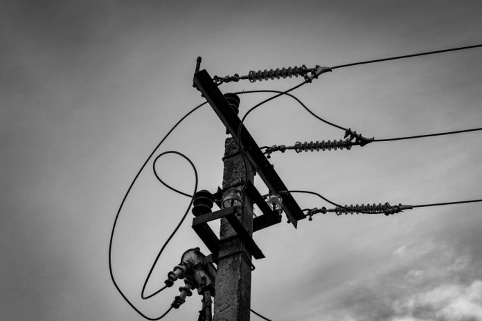 Codul roșu de furtuni a lăsat peste 27.000 de consumatori fără energie electrică. DEER intervine în zonele afectate