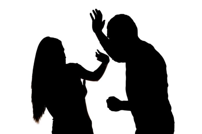Ordine de protecție emise în două cazuri de violență domestică, la Codlea și Victoria