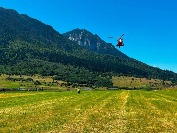 Doi turiști au fost salvați cu elicopterul din Piatra Craiului în urma a două intervenții Salvamont