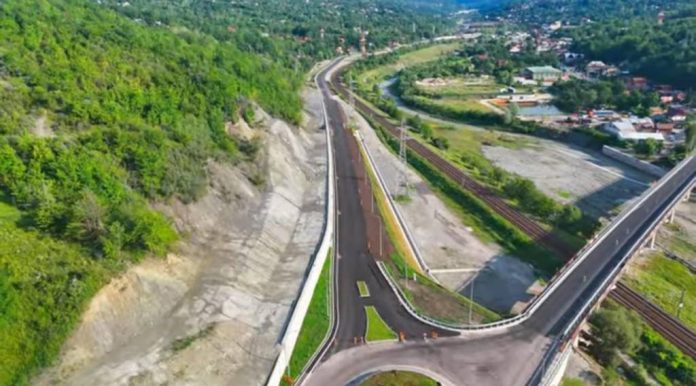 Termenul din august pare realizabil l Centura Comarnic, aproape de finalizare: se toarnă asfalt