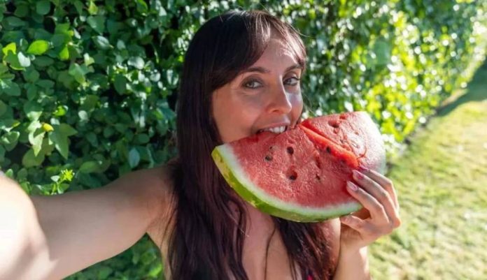 Alimentele care vă pot ajuta să vă rehidratați rapid în zilele toride
